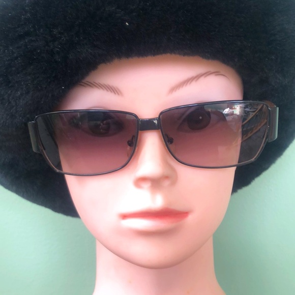 Fendi Black Frame Sunglasses - Picture 3 of 9